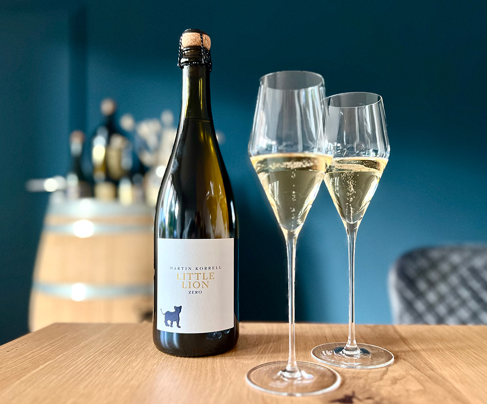 Endlich ein alkoholfreier Sekt, der nicht nur schmeckt, sondern begeistert: Little Lion ZERO von Korrell